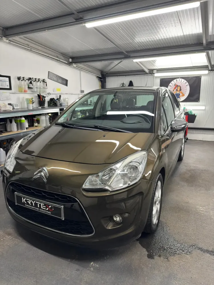detailing voiture du quotidien